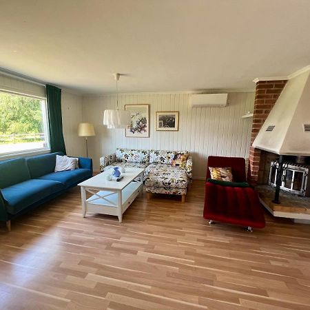 Villa Idylliskt Hus Med Sjoeutsikt. Östhammar Exterior foto