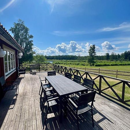 Villa Idylliskt Hus Med Sjoeutsikt. Östhammar Exterior foto